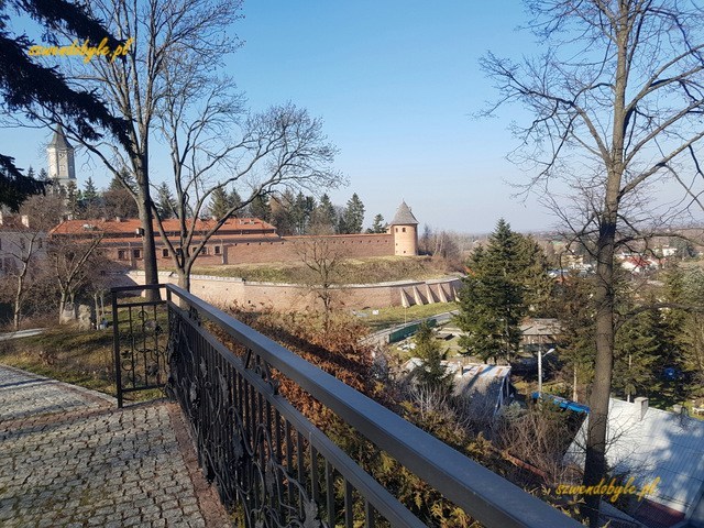 Jarosław, widok na klasztor benedytynek z punktu widokowego niedaleko cerkwi.