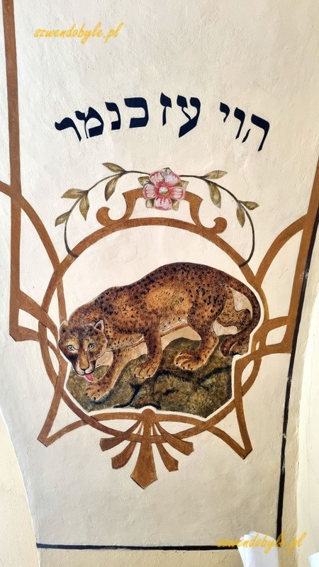 Podkarpacie, Łańcut. Wnętrze synagogi, malowidło na ścianie przedstawiające lamparta. 20250730_121743-ink