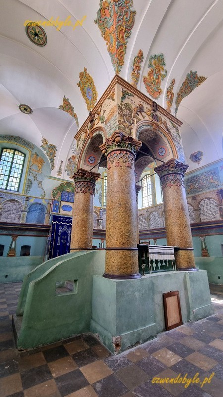 Podkarpacie, Łańcut. Wnętrze synagogi. Bima. 20250730_122755-ink