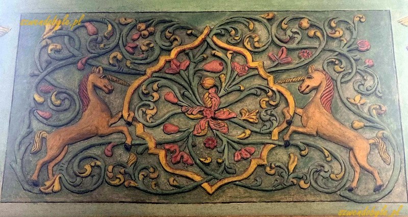 Podkarpacie, Łańcut. Wnętrze synagogi. Kamienna płyta z rzeźbionymi i malowanymi jednorożcami. 20250730_125017-ink