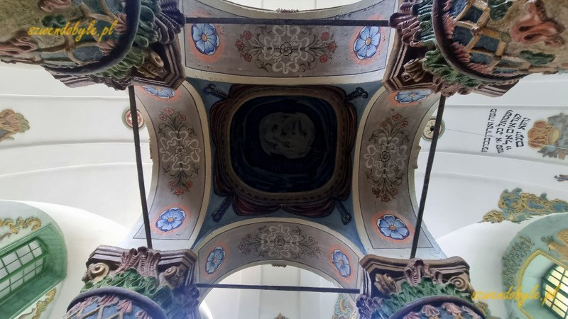 Podkarpacie, Łańcut. Wnętrze synagogi,widok na sufit wewnątrz bimy. 20250730_132404-ink