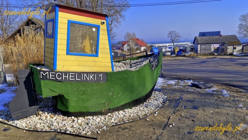 Gdynia - kuter w miejscowości Mechelinki na pętli autobusowej. 20260228_110136-ink