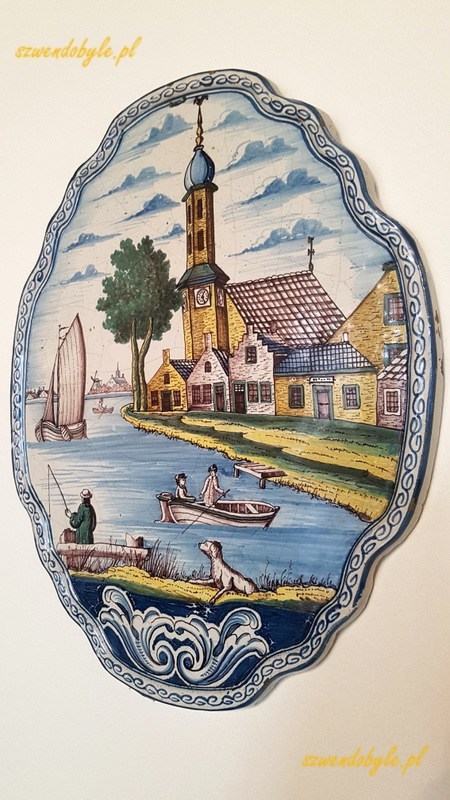 Muzeum Narodowe w Kielcach. Porcelanowa plakieta z rysunkiem łódek na tle miasta, Holandia.