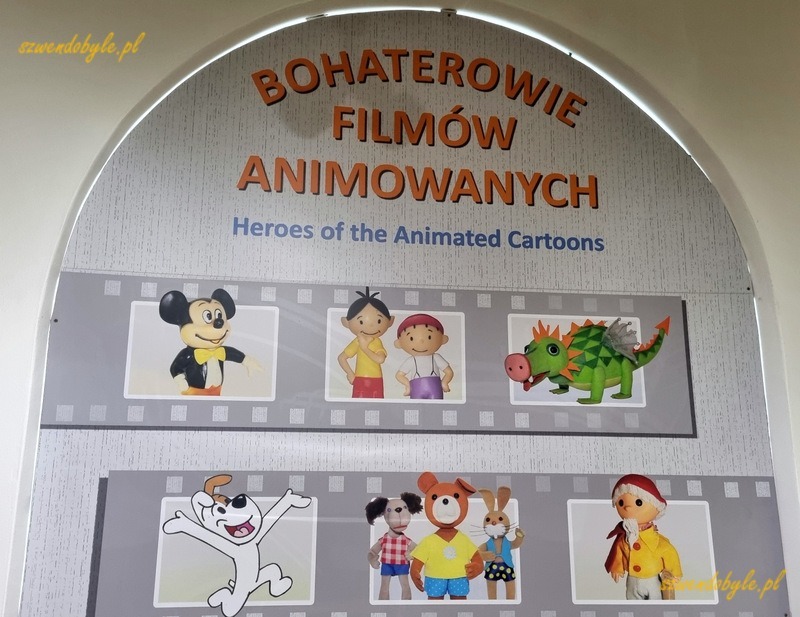 Kielce, Muzeum Zabawek i Zabawy. Dekoracja ściany - bohaterowie filmów animowanych