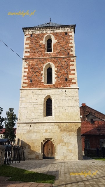 Wiślica. Dzwonnica przy bazylice Narodzenia Najświętszej Marii Panny.