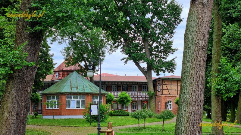 Trzcińsko-Zdrój, budynki dawnego sanatorium. 20240625_152316-ink