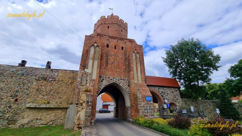 Trzcińsko-Zdrój, brama Chojeńska. 20240625_153745-ink