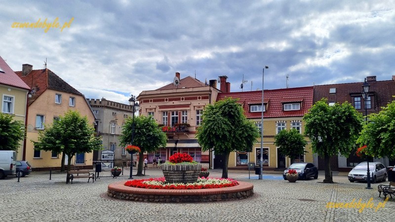 Kamieniczki w rynku w Trzcińsku-Zdroju. 20240625_160317-ink