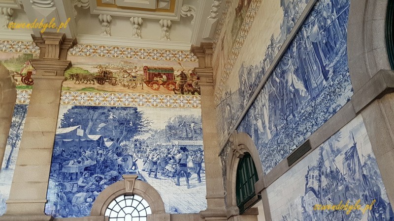 Porto, dworzec São Bento. Wnętrze dworca, płytki azulejos.