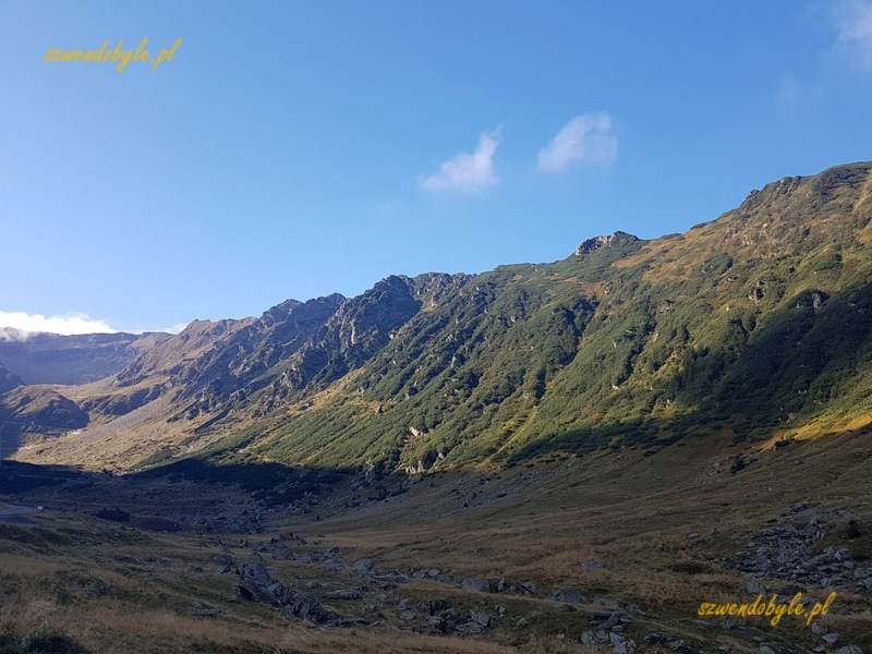 Trasa transfogarska, widok na pasmo górskie.