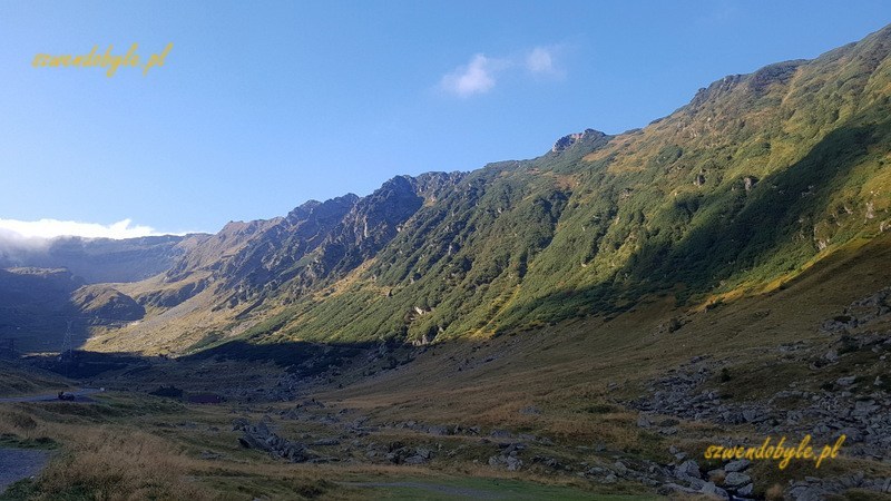 Trasa transfogarska, widok na pasmo górskie.