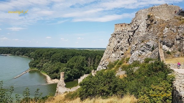 Devin, widok z zamku, skała, las i rzeka. 20230722_112851-ink