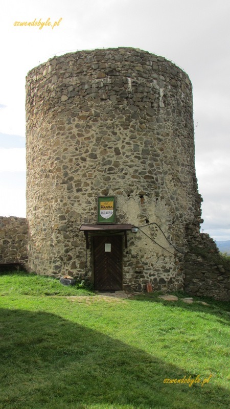 Šariš, baszta w murach obronnych zamku.